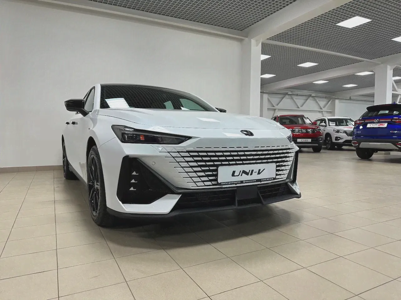 Changan Uni-V Белый-0